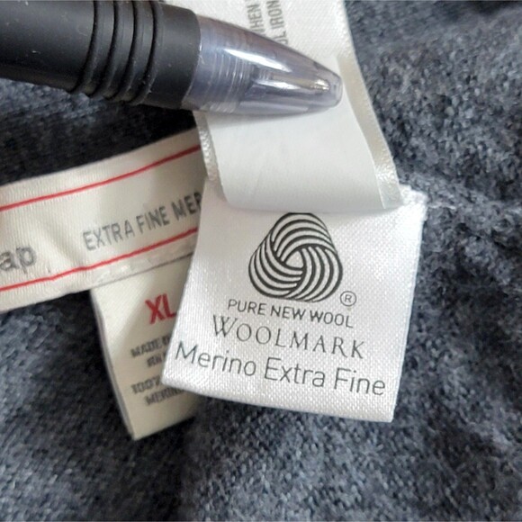 Gap Sweater Mens XL Gray Heather 100% Extra Fine Merino Wool V Neck Cardigan - Picture 13 of 13